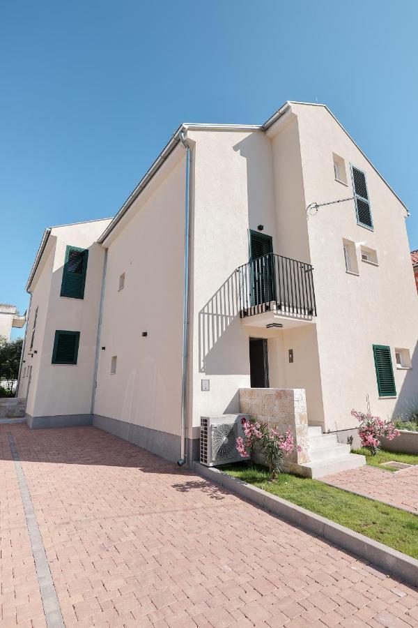 Apartments Mila Sveti Filip i Jakov Eksteriør bilde