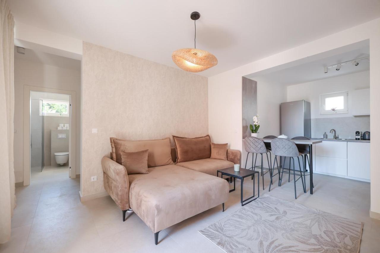 Apartments Mila Sveti Filip i Jakov Eksteriør bilde
