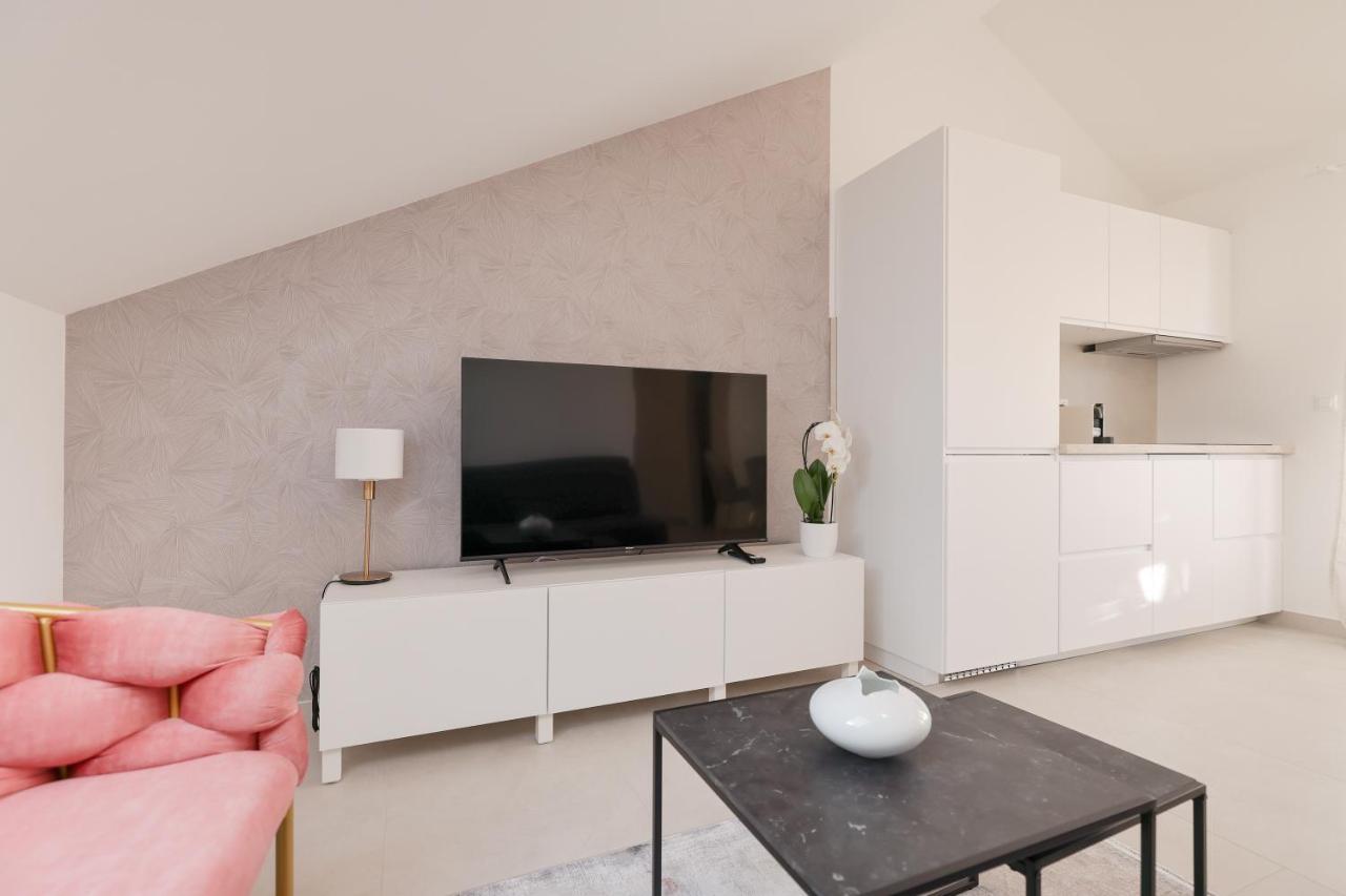 Apartments Mila Sveti Filip i Jakov Eksteriør bilde