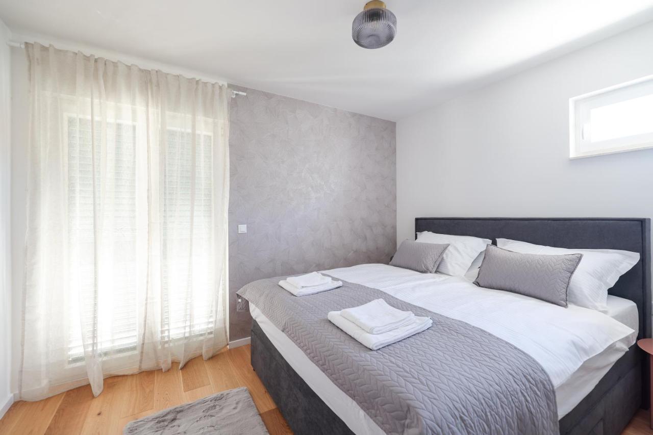 Apartments Mila Sveti Filip i Jakov Eksteriør bilde