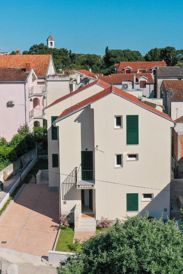Apartments Mila Sveti Filip i Jakov Eksteriør bilde